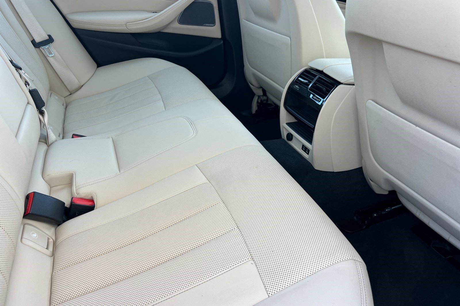 Certified 2023 BMW 530i xDrive w/ Executive Package image 30