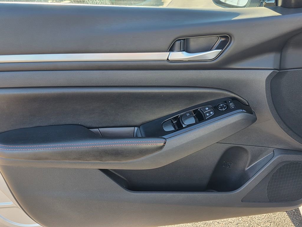 Used 2024 Nissan Altima 2.5 SR image 5