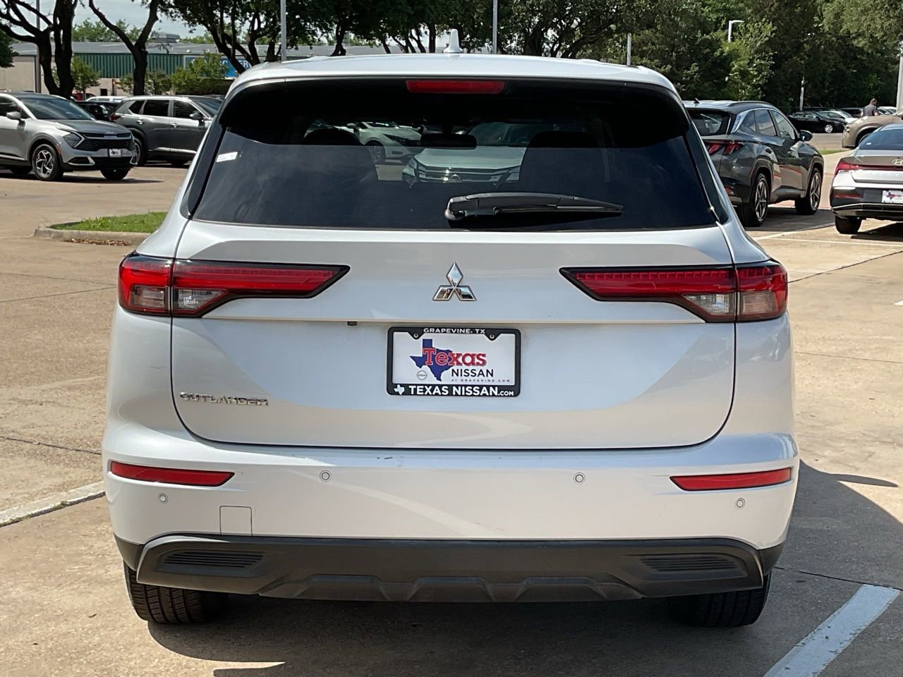 Used 2022 Mitsubishi Outlander ES image 6