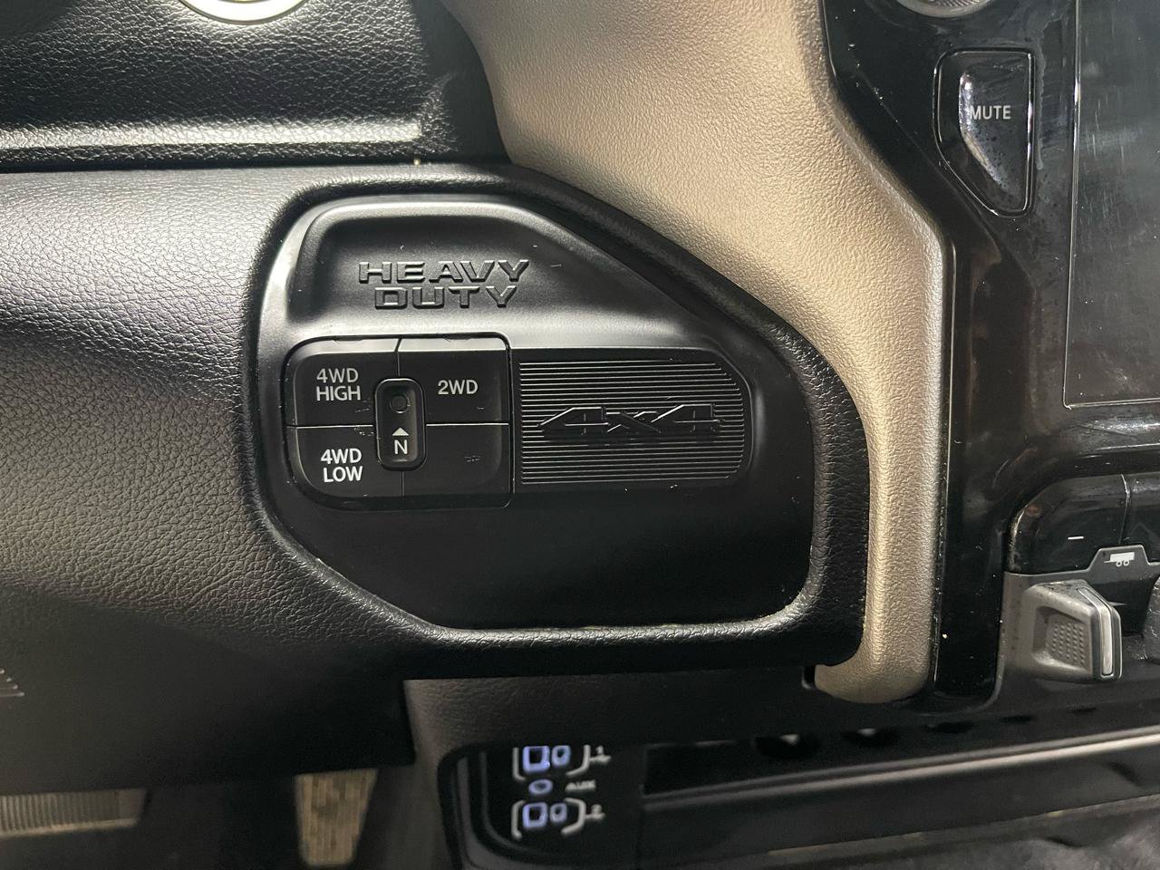 Used 2024 RAM 2500 Laramie AWD/4WD image 11