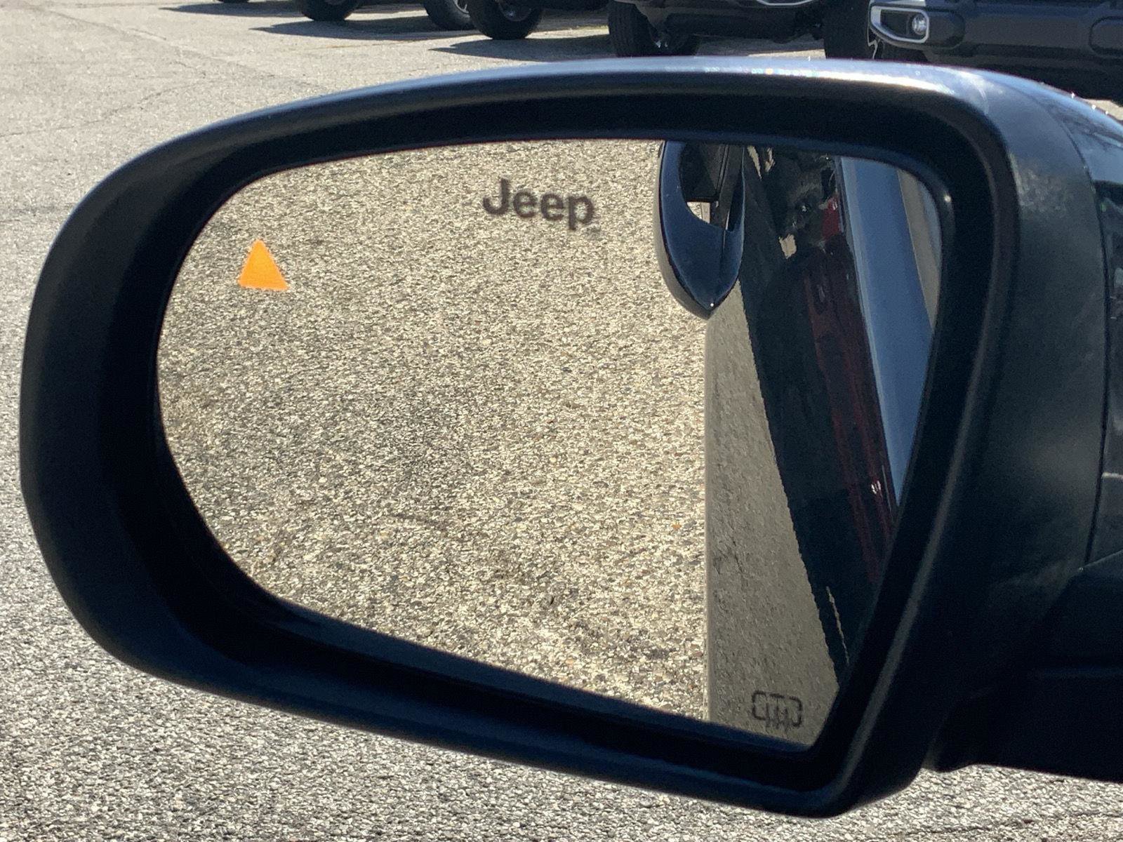 Used 2025 Jeep Compass Latitude w/ Sun & Sound Group AWD/4WD image 21
