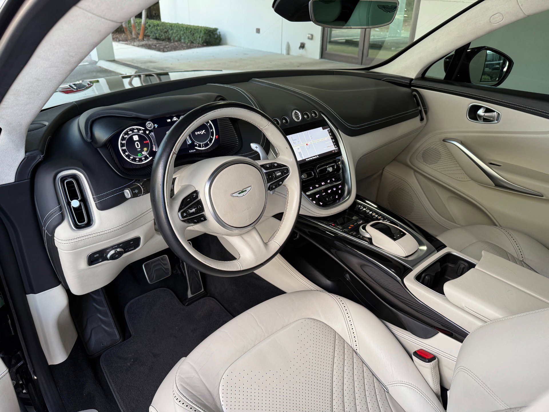 Used 2021 Aston Martin DBX image 27