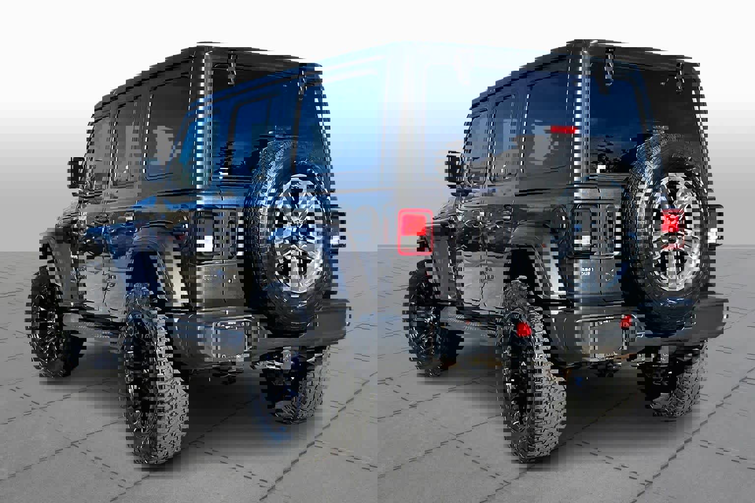 Used 2019 Jeep Wrangler Unlimited Sahara image 11