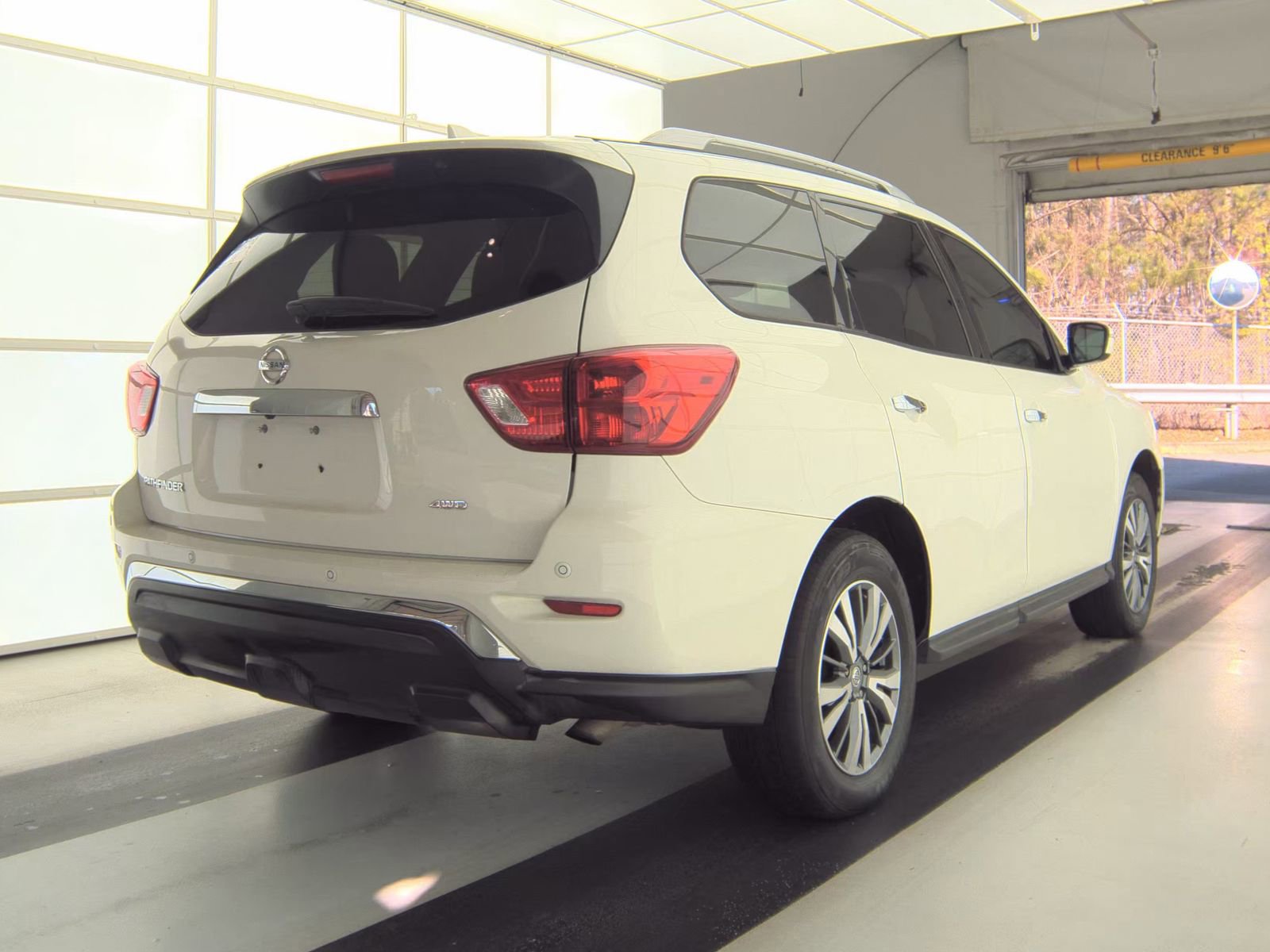 Used 2020 Nissan Pathfinder S AWD/4WD image 8