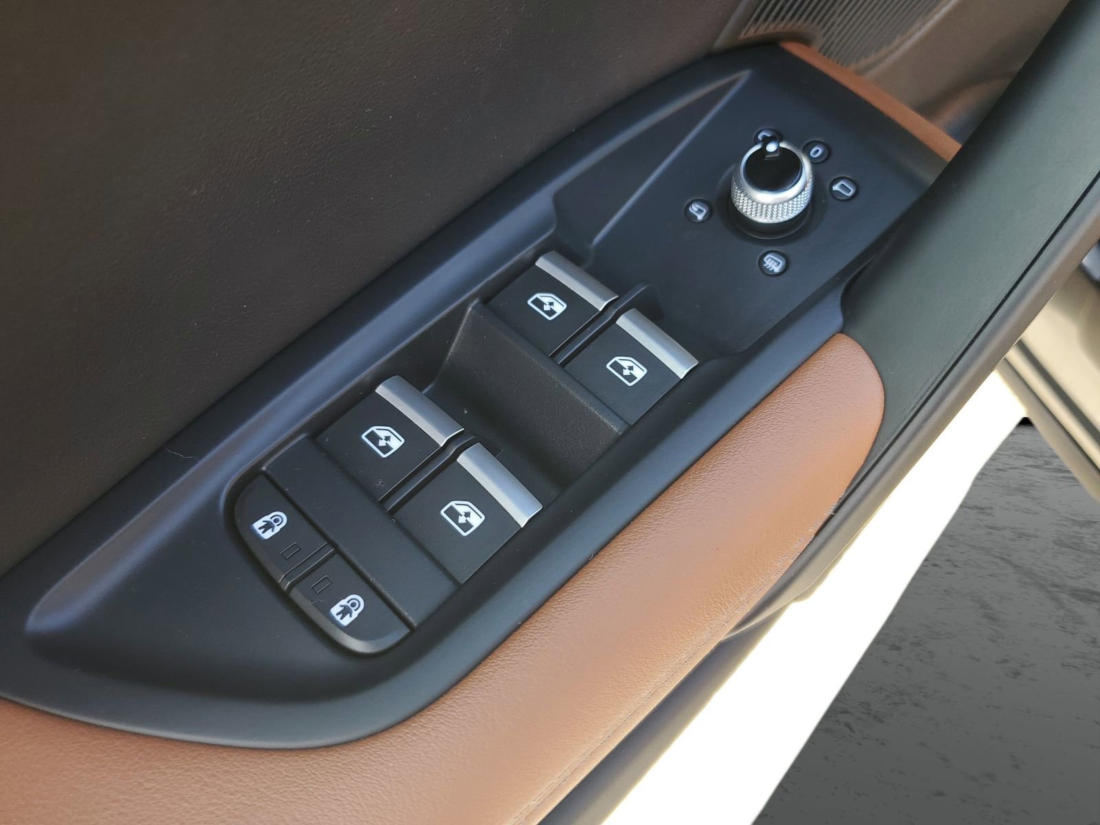 Used 2025 Audi Q5 e Premium Plus w/ Premium Plus Package image 22