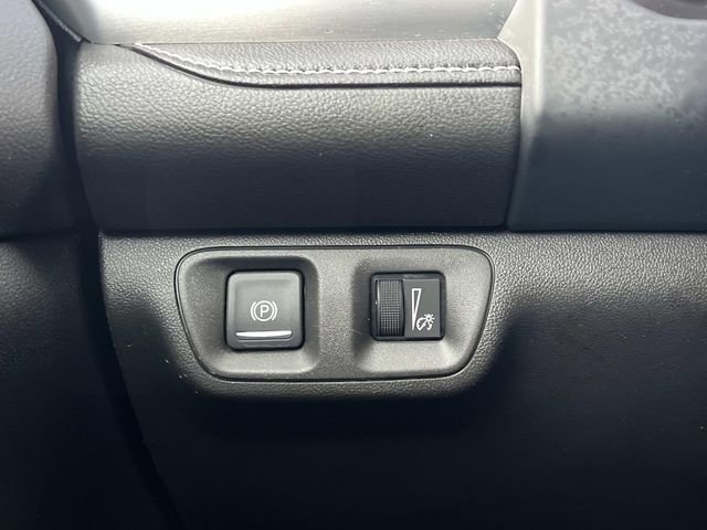 Used 2023 GMC Acadia SLT image 30