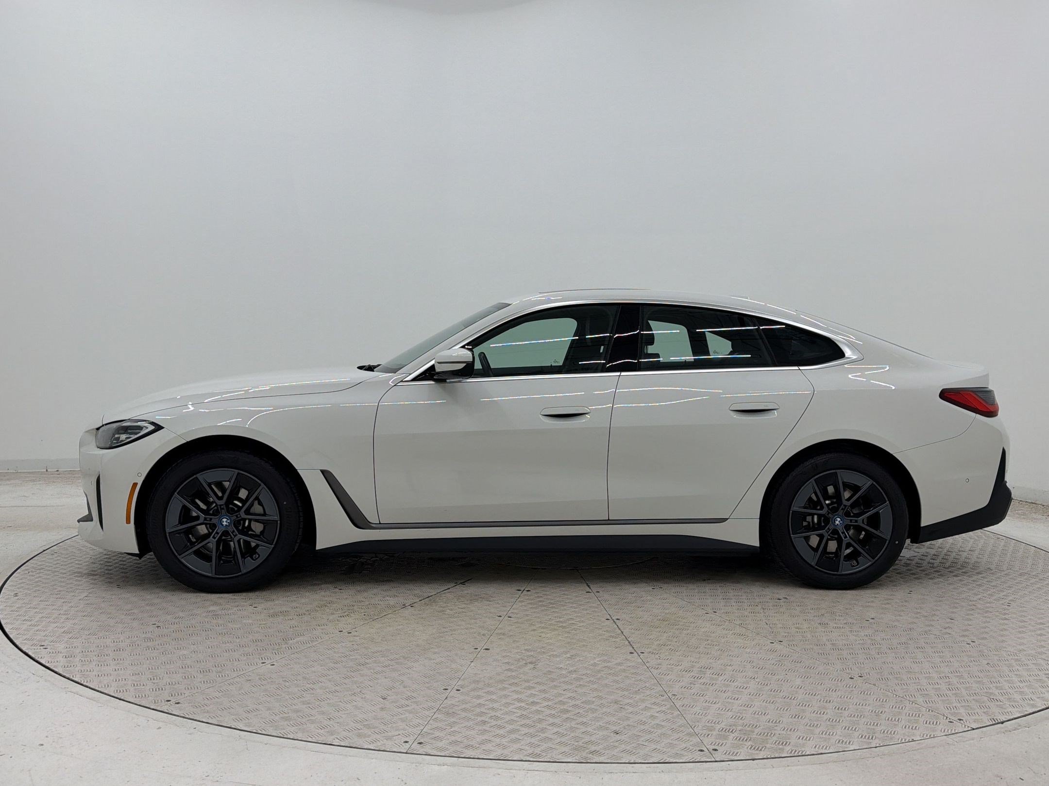 Used 2023 BMW i4 eDrive35 w/ Premium Package RWD image 2