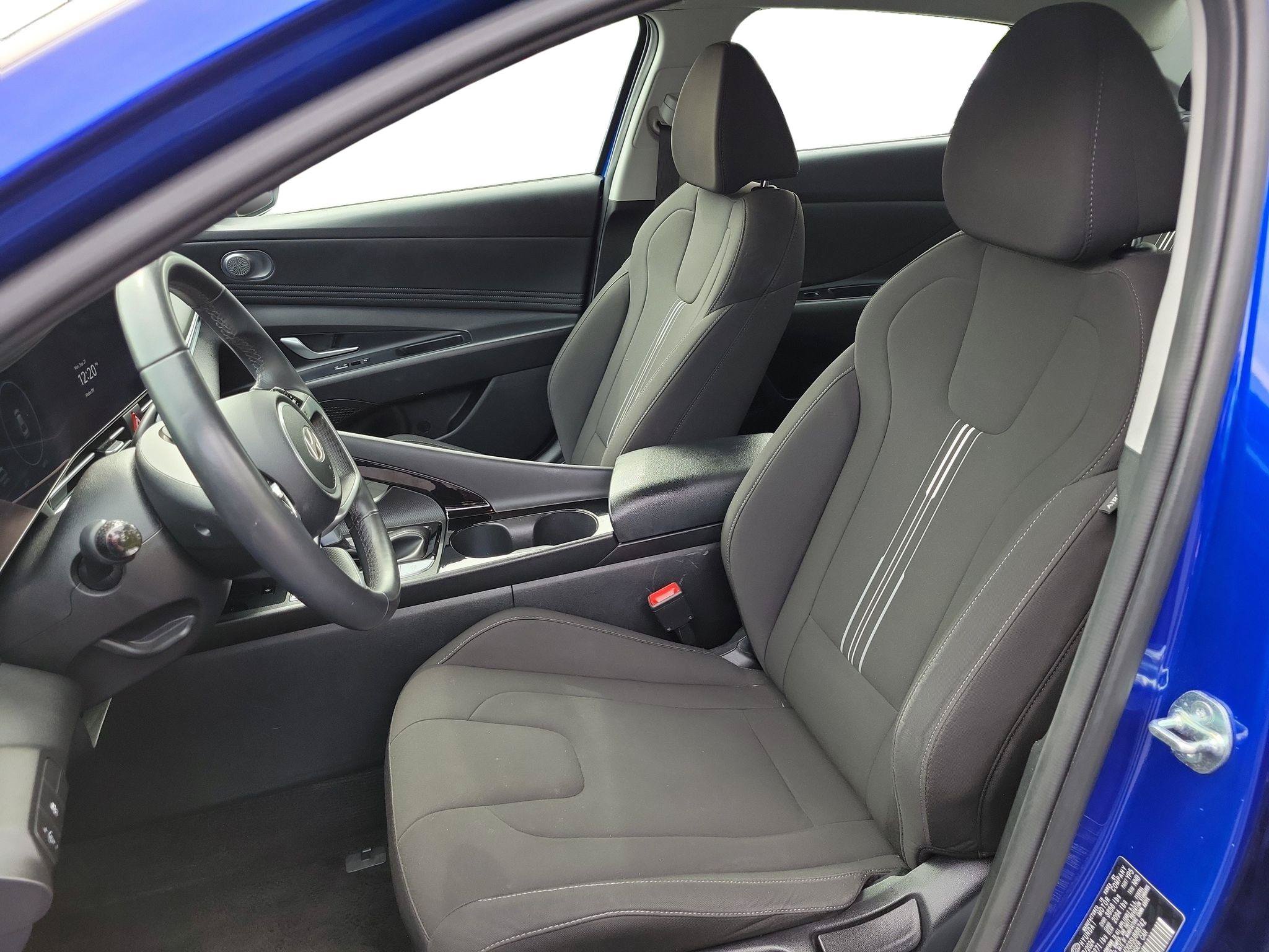 Used 2025 Hyundai Elantra SEL FWD image 5