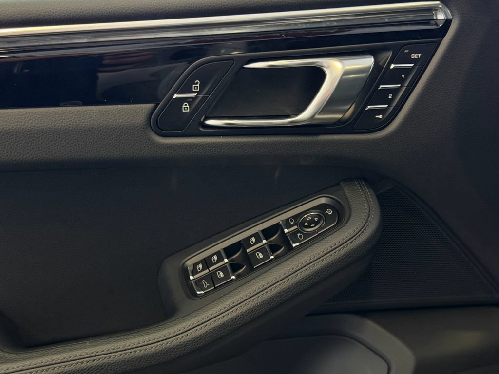Certified 2026 Porsche Macan AWD/4WD image 14