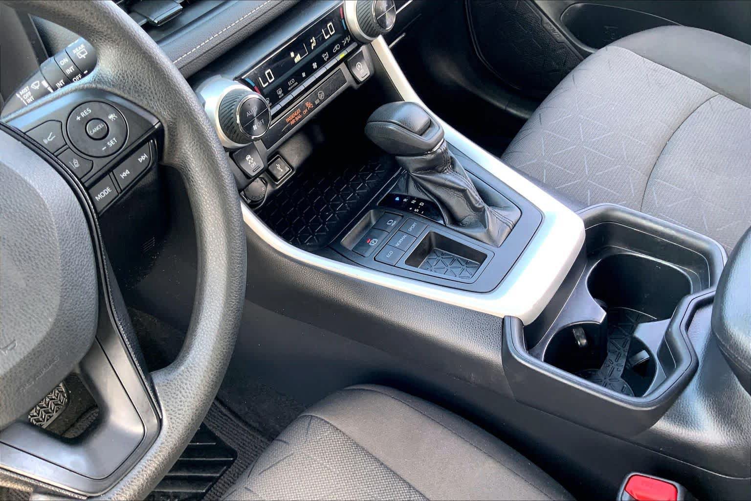 Used 2021 Toyota RAV4 XLE FWD image 16