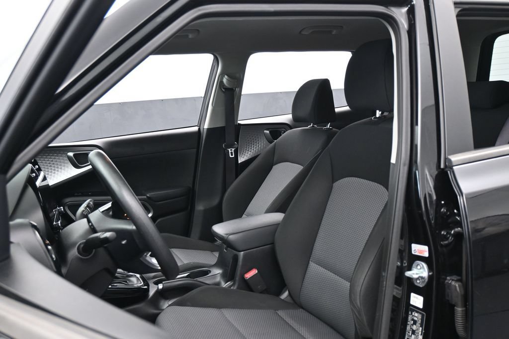 Used 2023 Kia Soul S FWD image 10