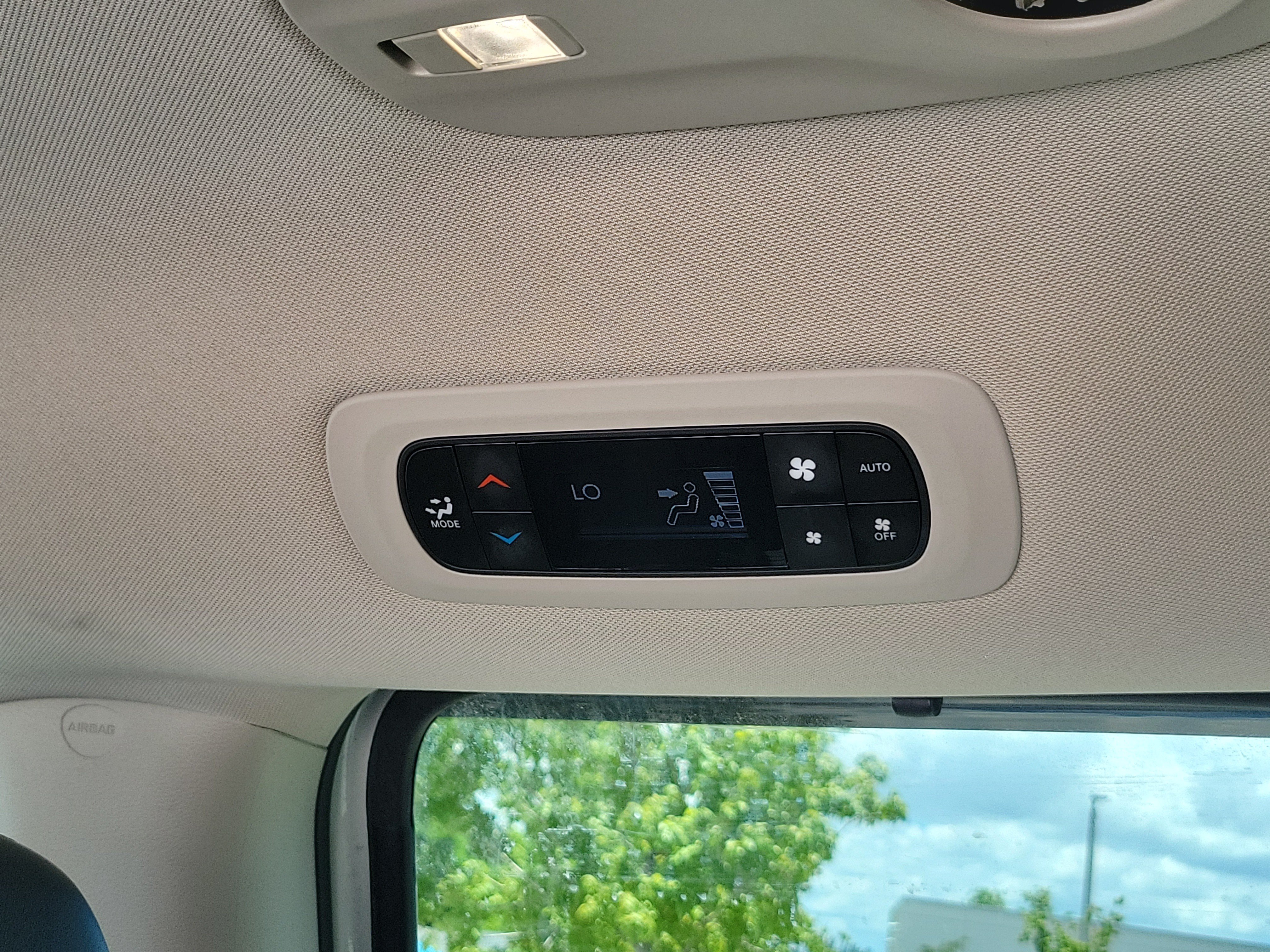 Used 2023 Chrysler Pacifica Touring-L FWD image 19
