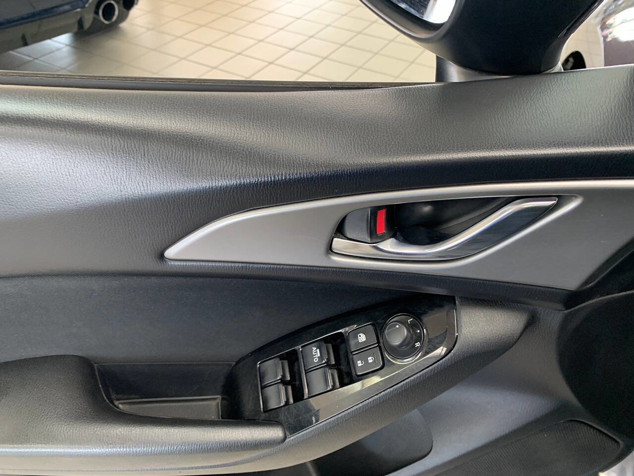 Used 2018 MAZDA MAZDA3 Sport FWD image 16