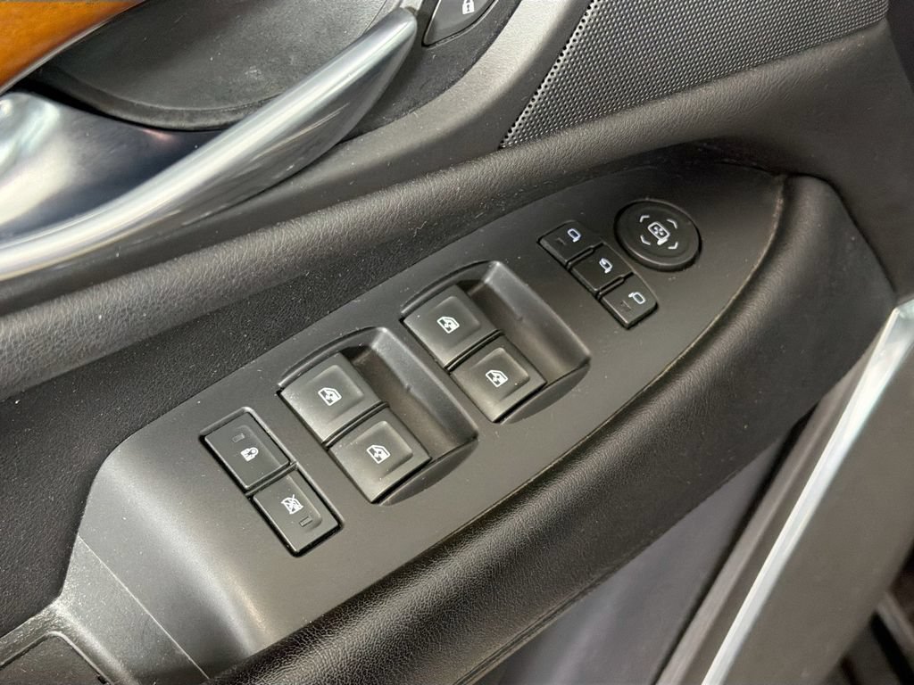Used 2017 Cadillac Escalade Luxury AWD/4WD image 17