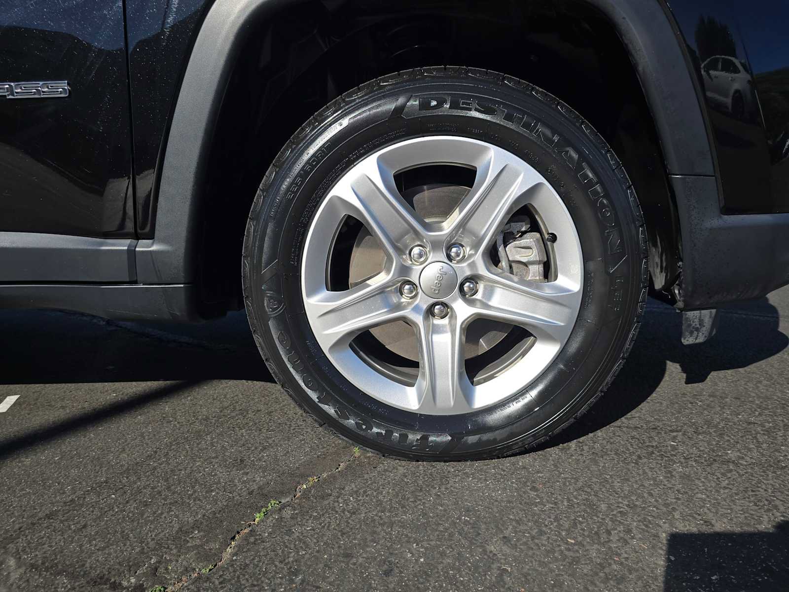 Used 2023 Jeep Compass Latitude image 9