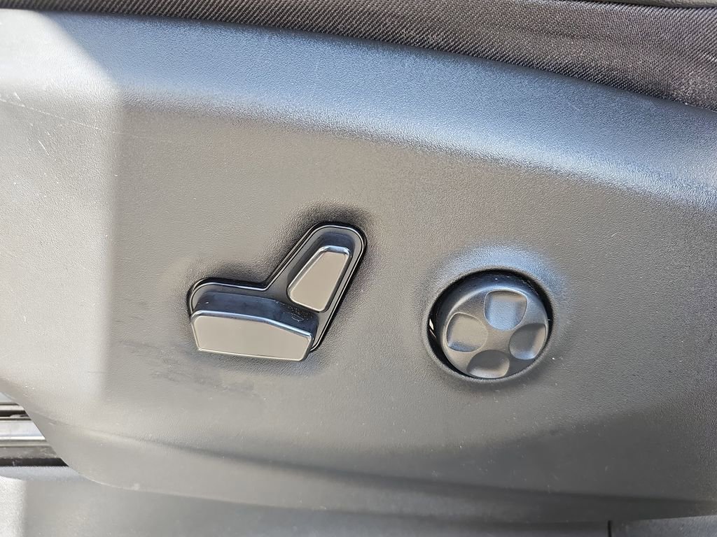 Certified 2024 Chrysler Pacifica Touring-L FWD image 31