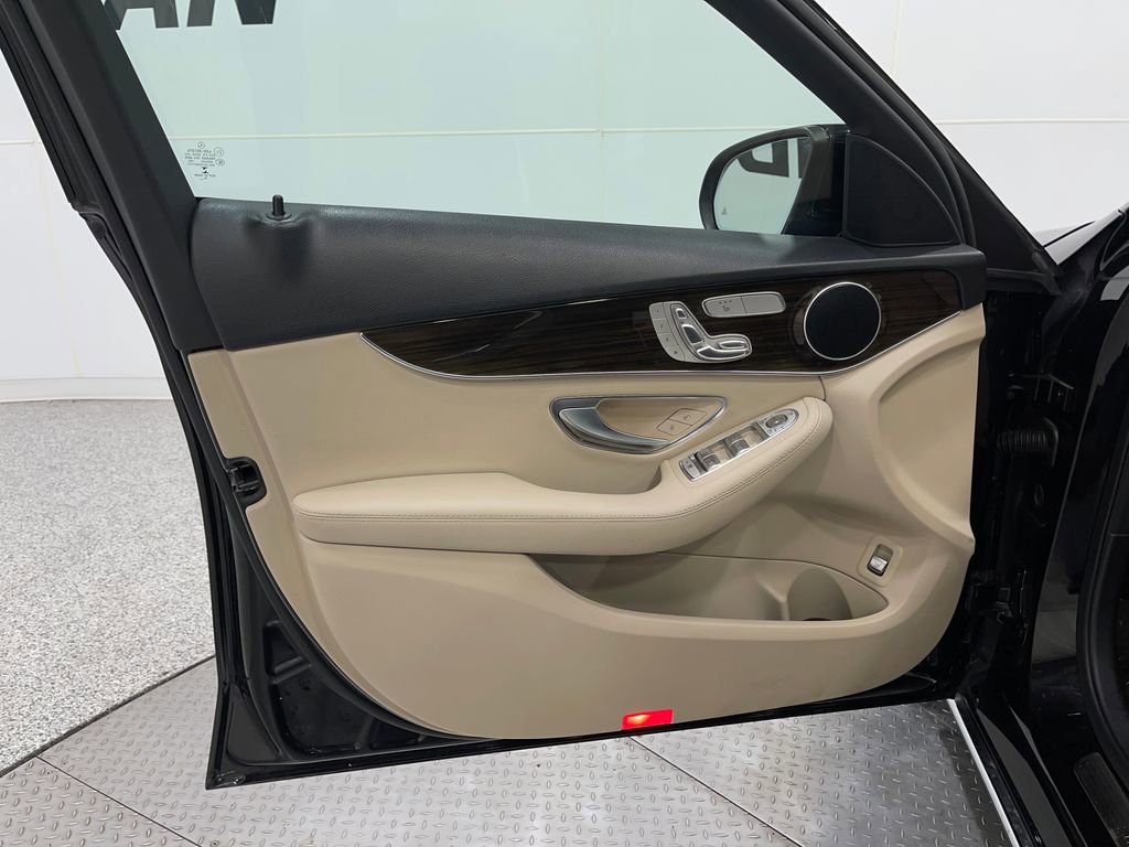 Used 2019 Mercedes-Benz C 300 4MATIC Sedan image 10