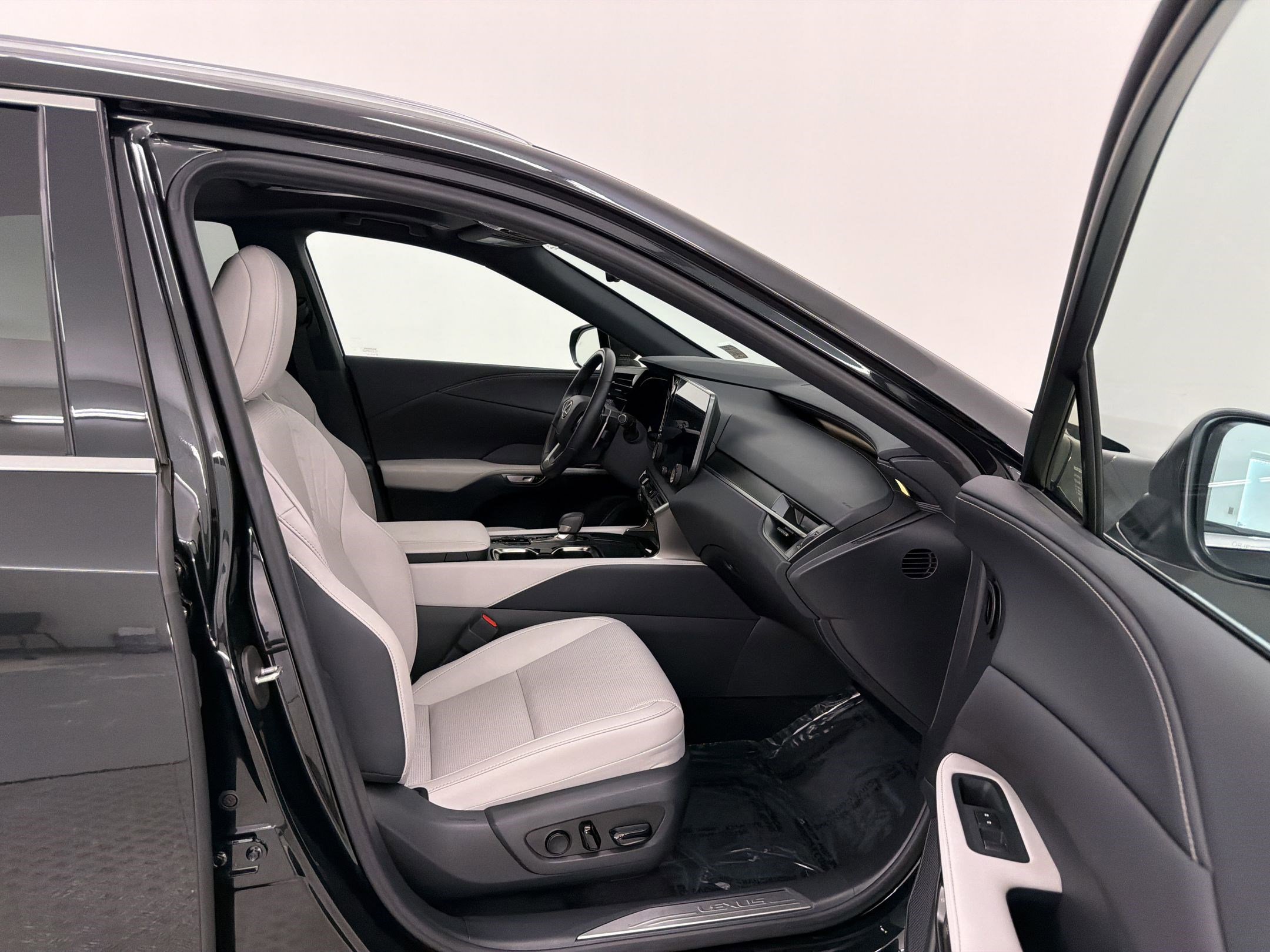 Certified 2025 Lexus RX 350 Premium Plus w/ Accessory Package (Z1) FWD image 32