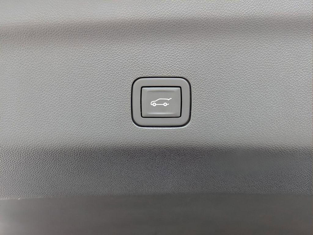 Used 2024 Cadillac Escalade Sport Platinum w/ LPO, ONYX Package image 32