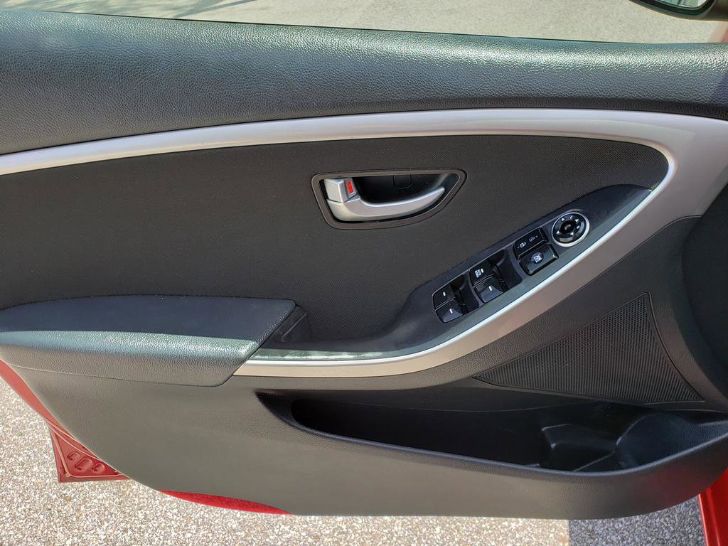 Used 2016 Hyundai Elantra GT FWD image 9