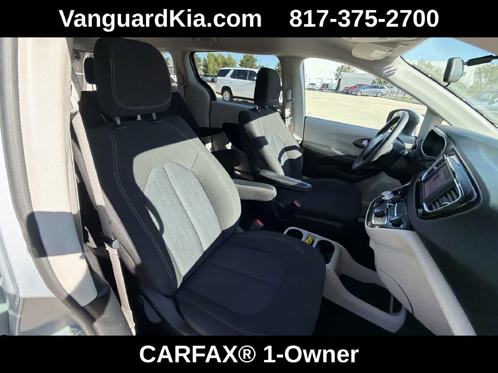 Used 2022 Chrysler Voyager LX FWD image 26