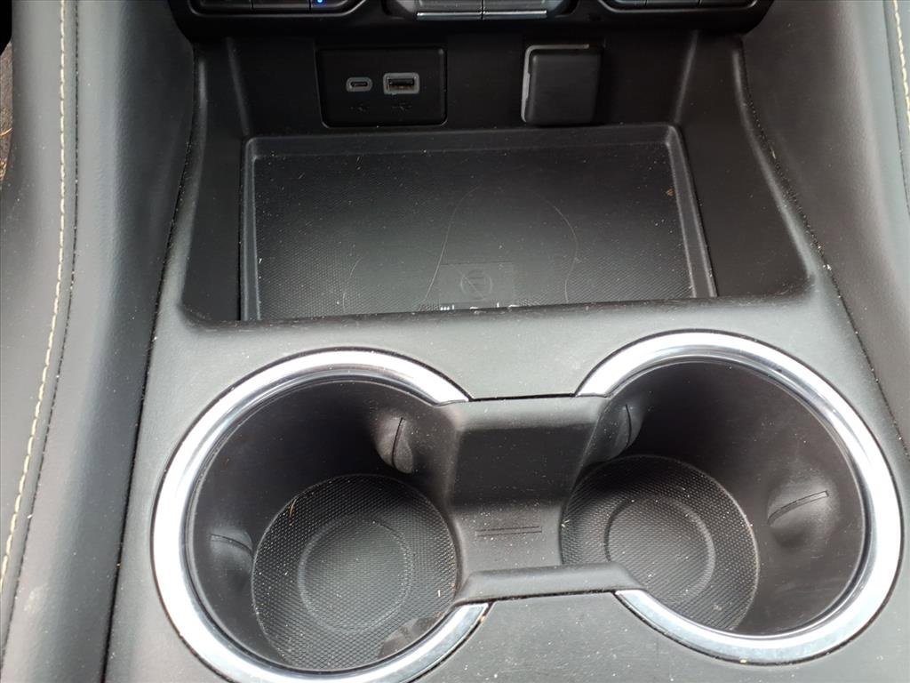 Used 2024 GMC Yukon SLT image 13