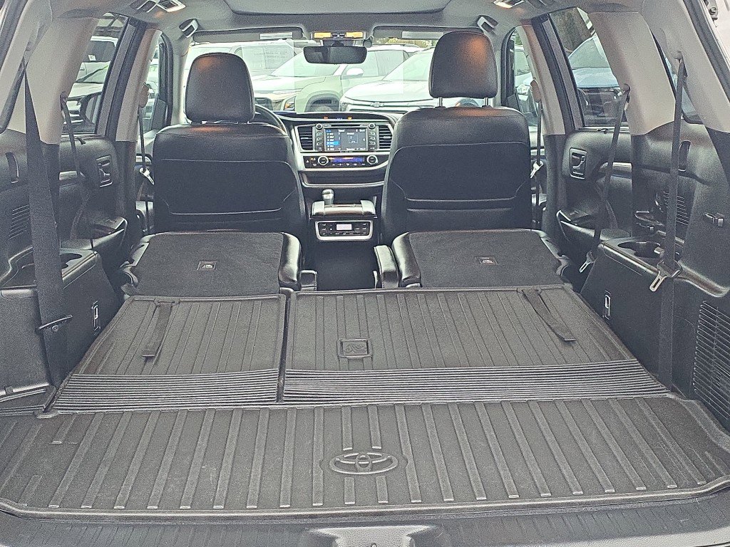 Used 2018 Toyota Highlander Limited Platinum image 9