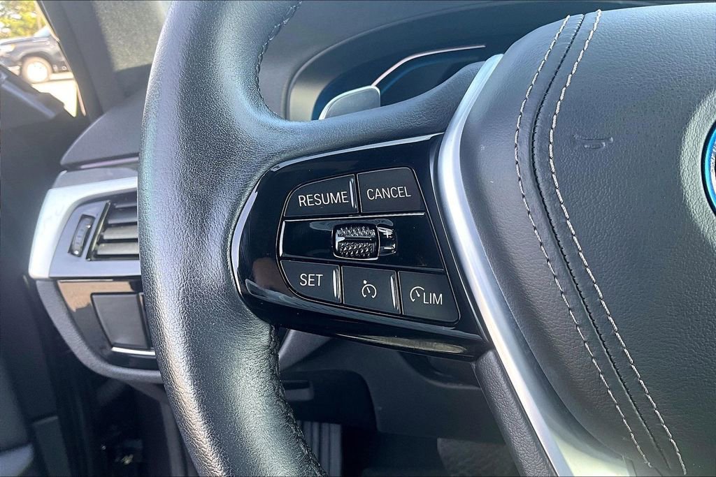 Used 2023 BMW 530e xDrive 530e iPerformance w/ Premium Package image 18