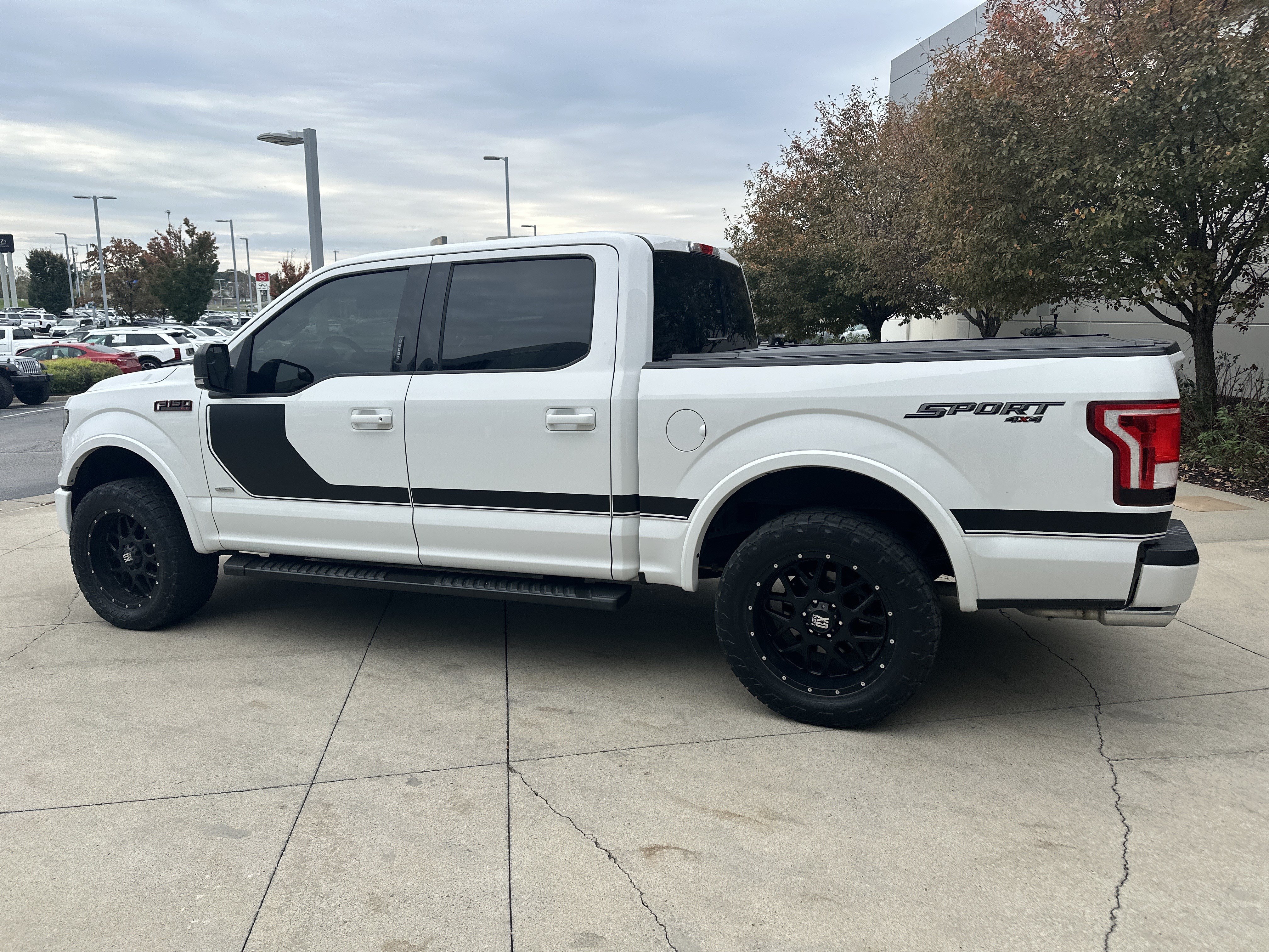 Used 2016 Ford F150 XLT w/ Equipment Group 302A Luxury AWD/4WD image 9