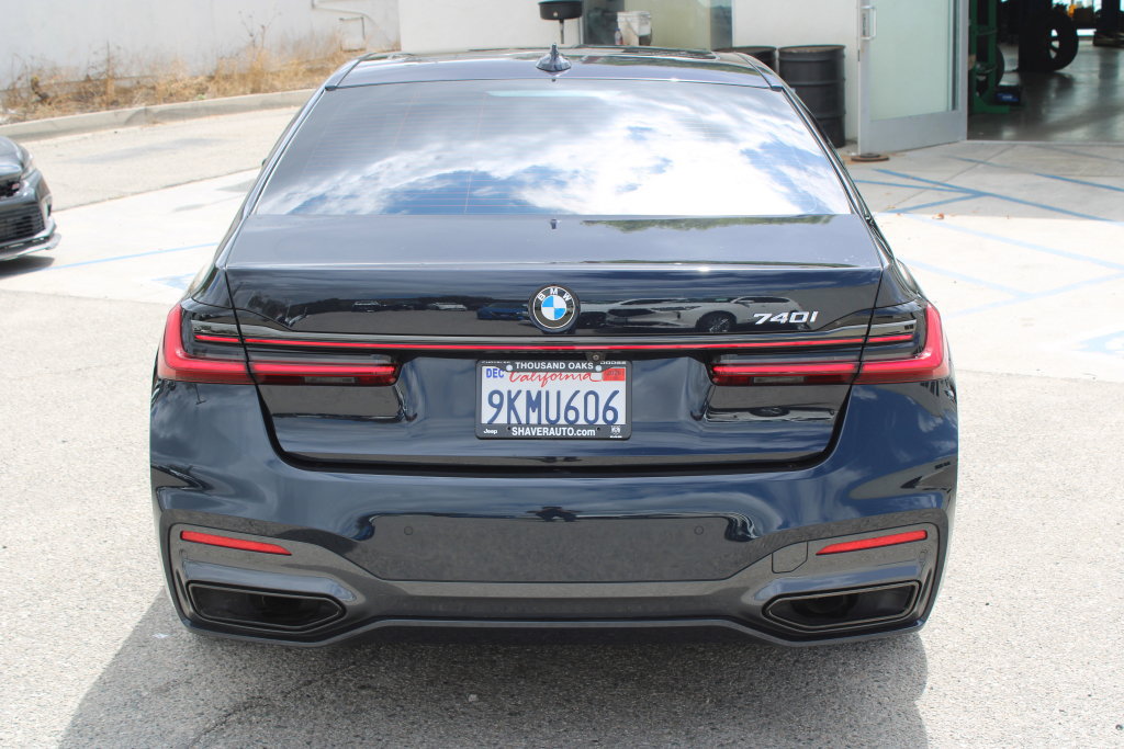 Used 2021 BMW 740i w/ M Sport Package RWD image 5