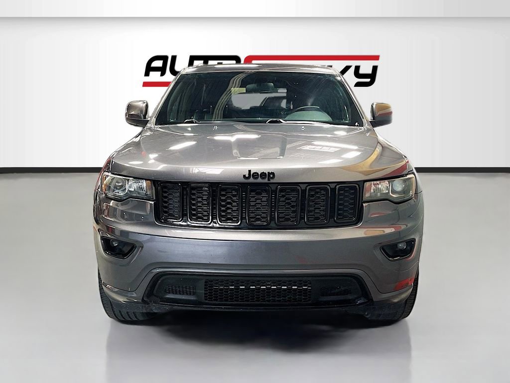 Used 2021 Jeep Grand Cherokee Laredo X AWD/4WD image 2