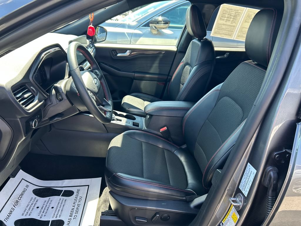 Used 2025 Ford Escape ST-Line w/ Tech Pack #1 FWD image 11