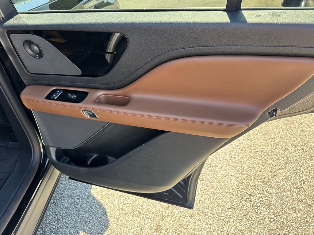 Used 2020 Lincoln Aviator Reserve w/ Elements Package Plus image 16
