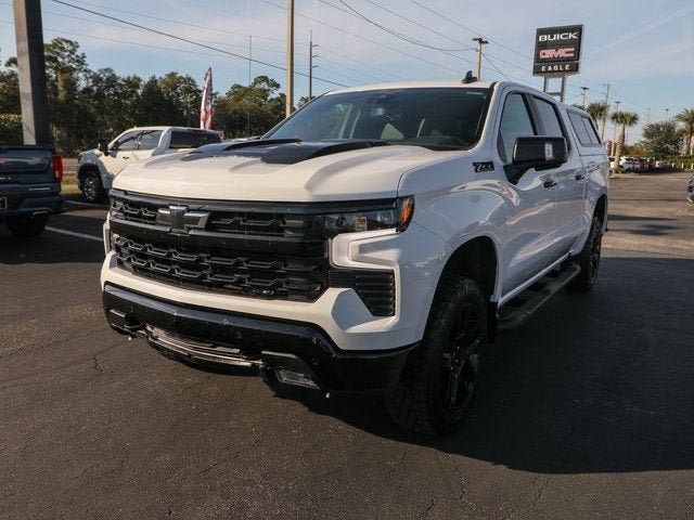 Used 2024 Chevrolet Silverado 1500 LT Trail Boss w/ Convenience Package II AWD/4WD image 3