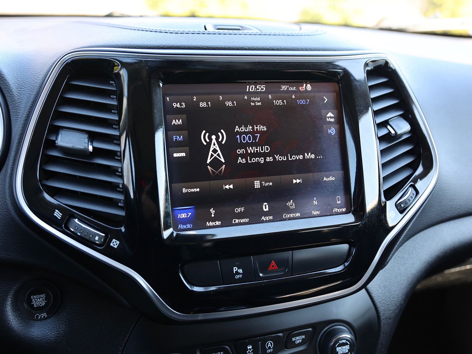 Used 2019 Jeep Cherokee Limited image 27