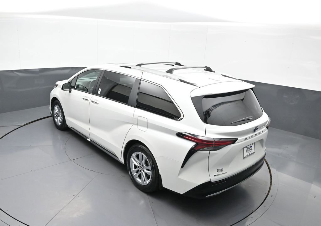 Certified 2025 Toyota Sienna Limited image 42