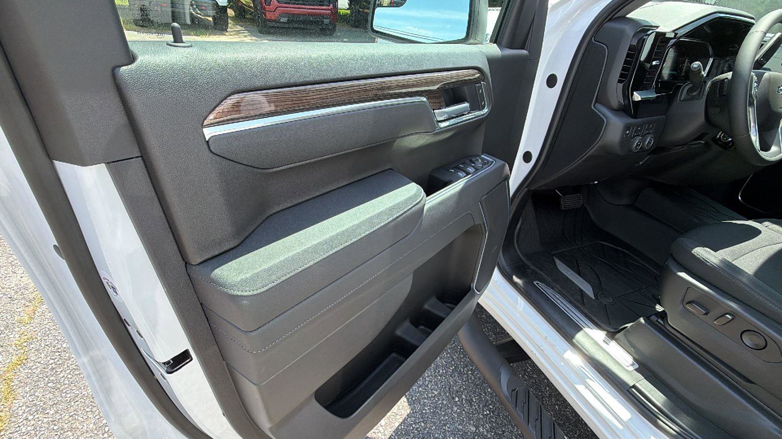 New 2026 Chevrolet Silverado 1500 RST w/ RST Select Package AWD/4WD image 11