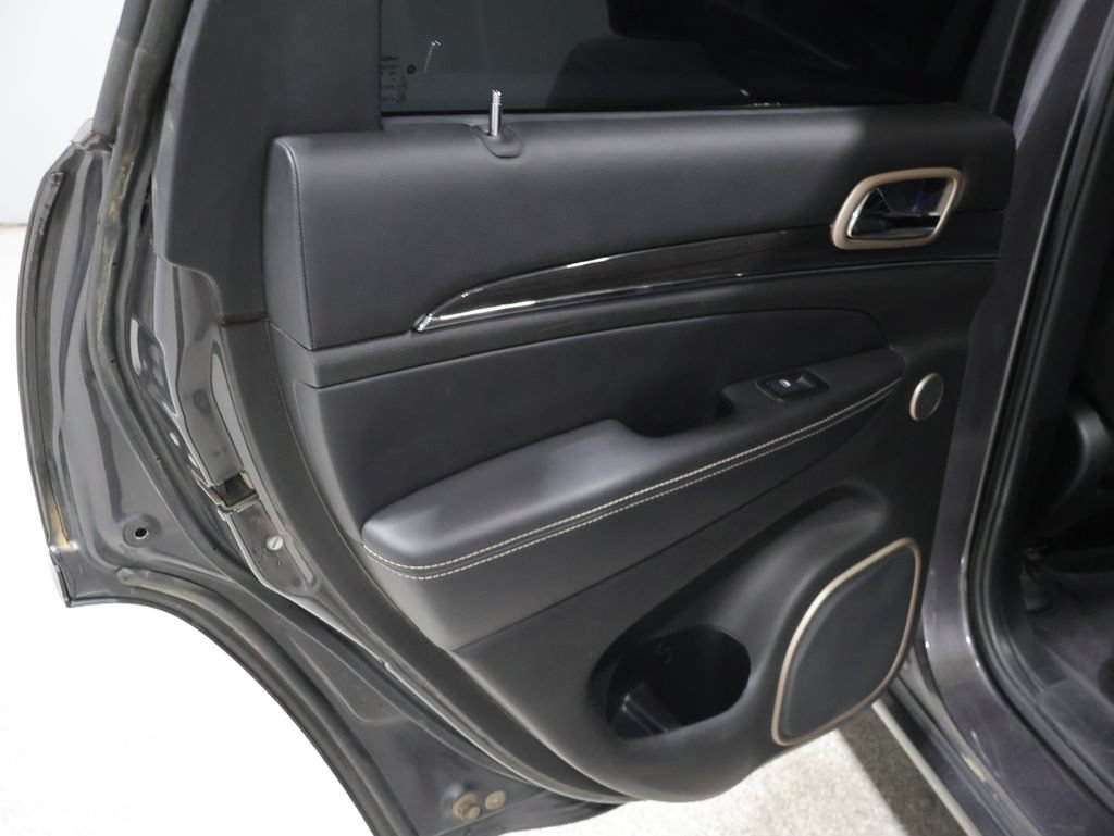 Used 2017 Jeep Grand Cherokee Overland w/ Jeep Active Safety Group AWD/4WD image 20