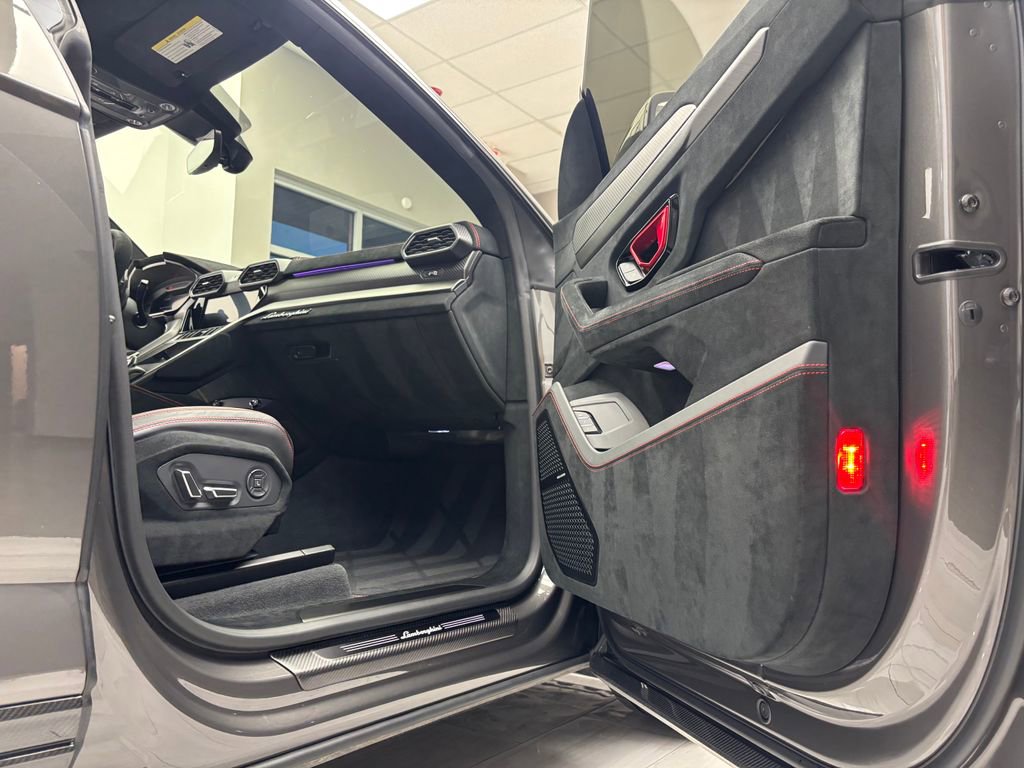 Used 2023 Lamborghini Urus Performante image 90