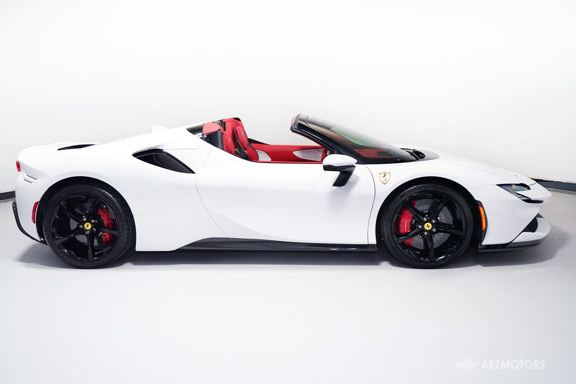 Used 2025 Ferrari SF90 Spider AWD/4WD image 4
