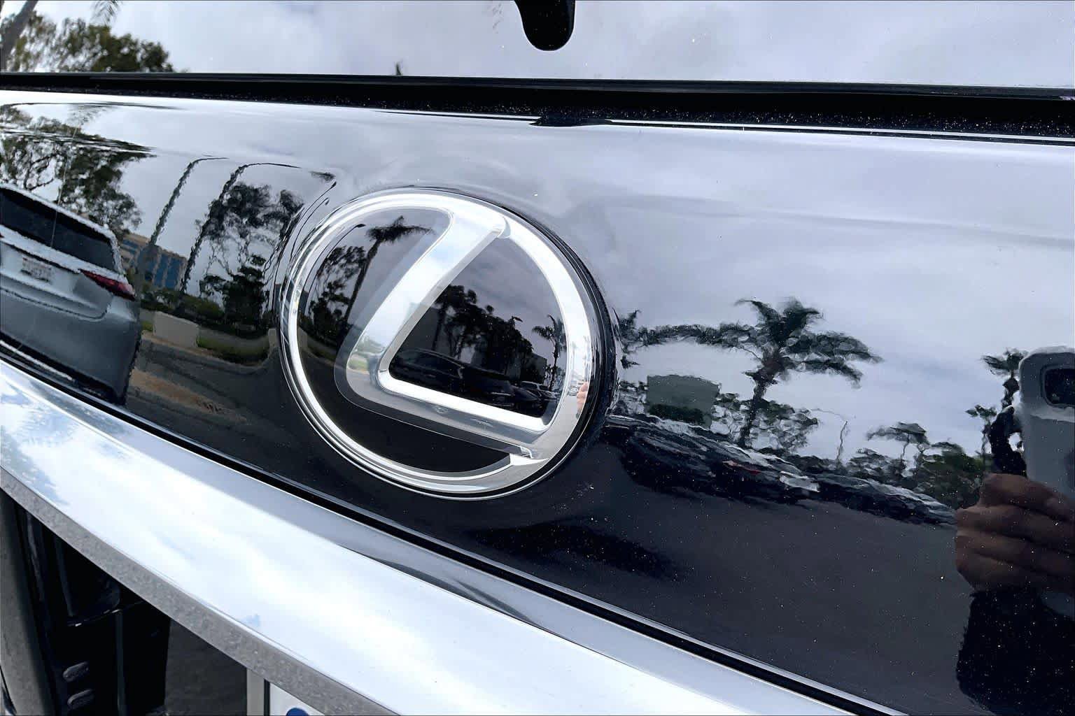 Used 2020 Lexus GX 460 Premium w/ Premium Package AWD/4WD image 29