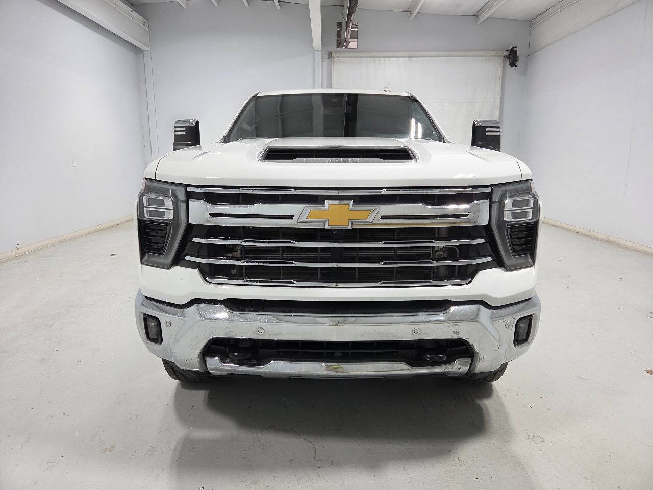 Used 2024 Chevrolet Silverado 2500 LTZ w/ LTZ Plus Package AWD/4WD image 4