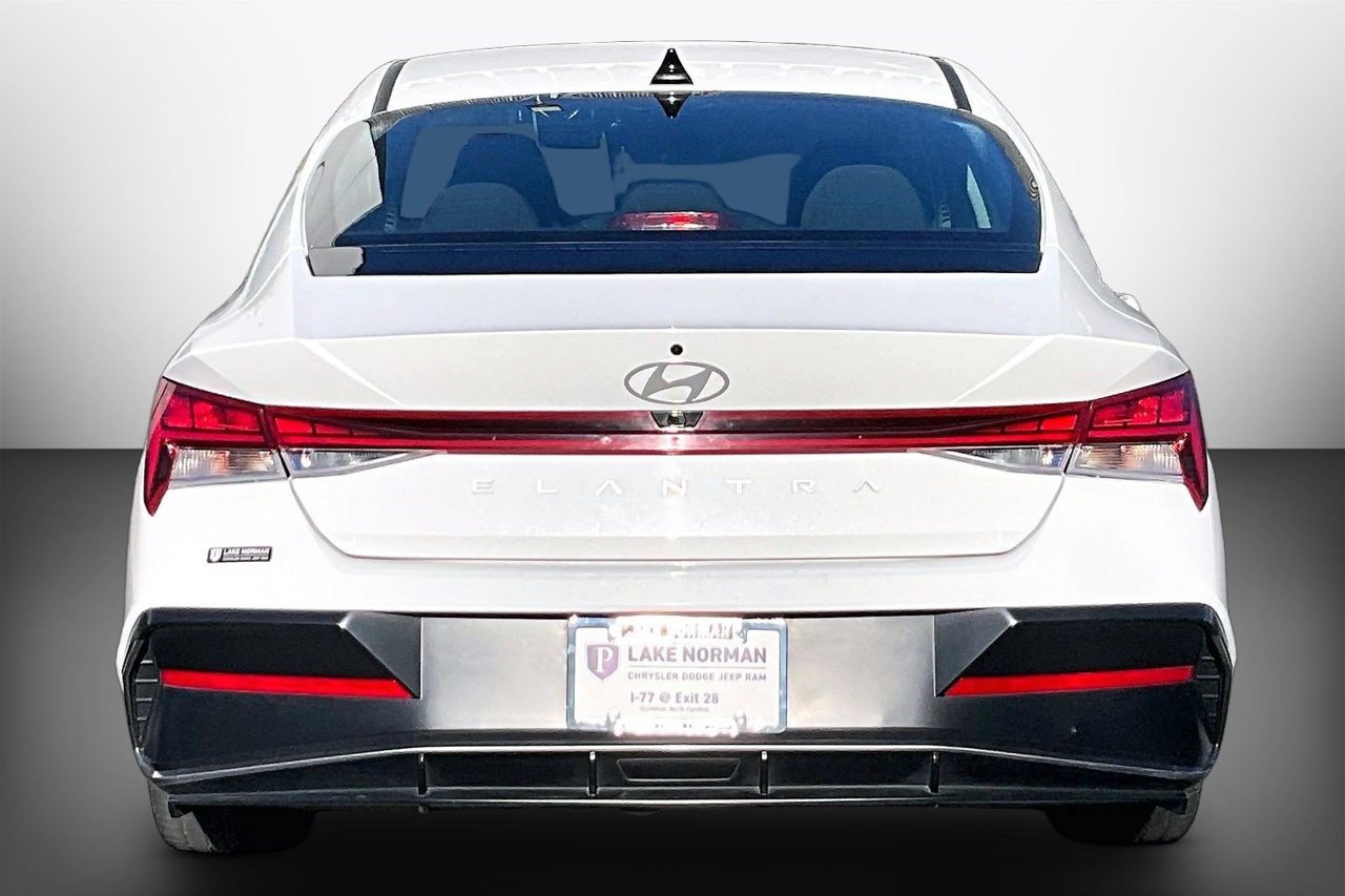 Used 2025 Hyundai Elantra SEL FWD image 7