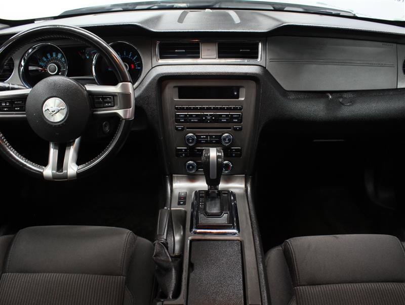 Used 2013 Ford Mustang Coupe RWD image 8