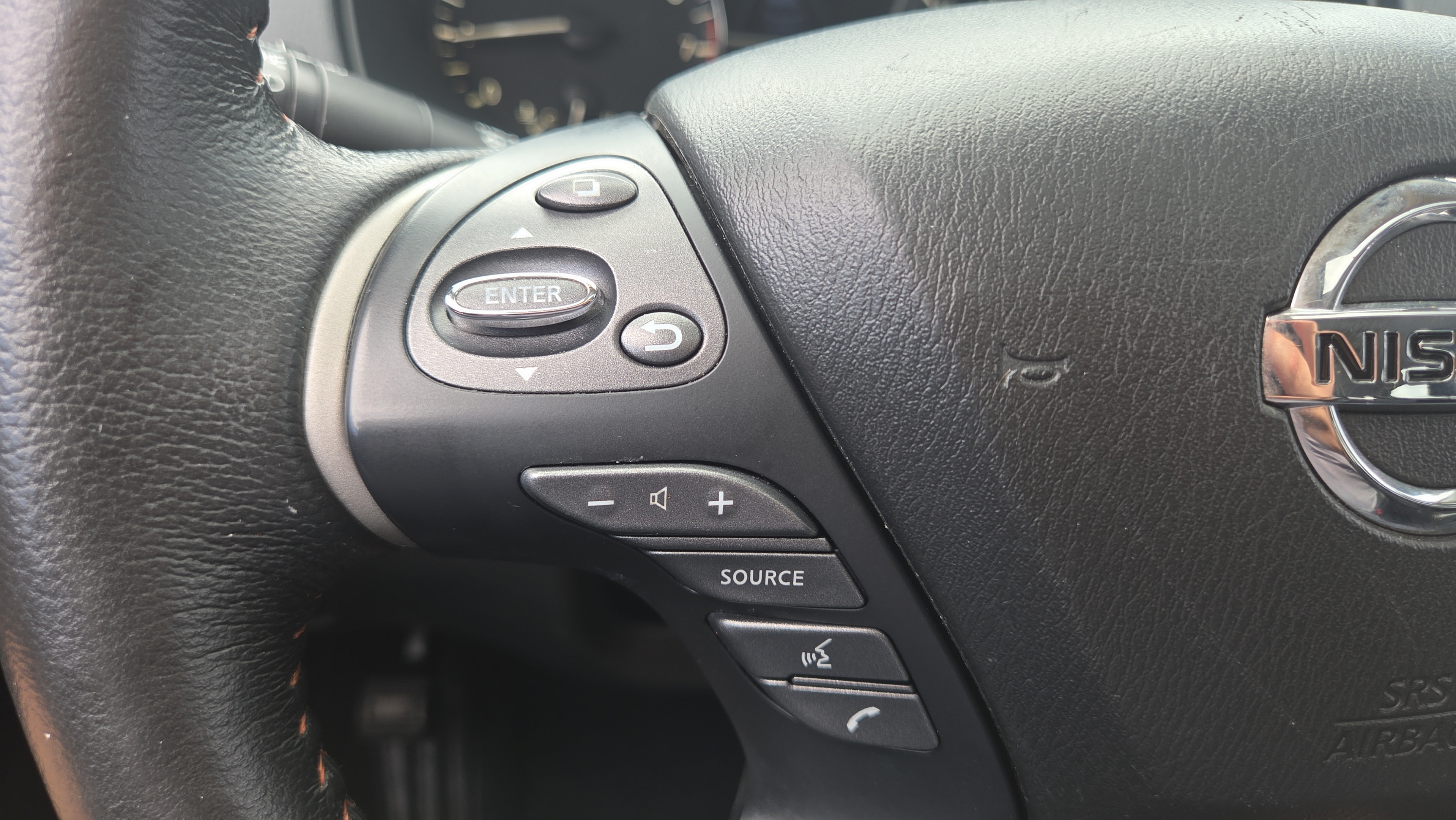 Used 2020 Nissan Pathfinder SL AWD/4WD image 27