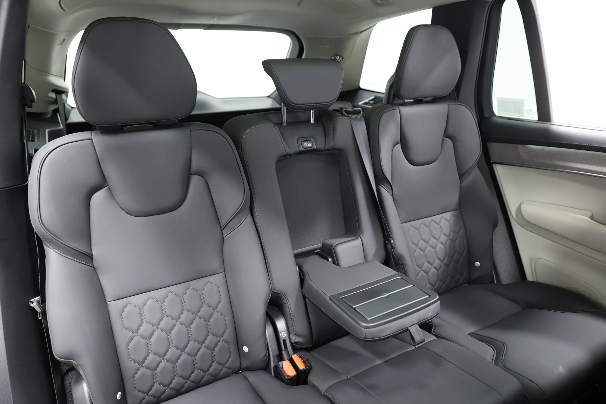 Used 2025 Volvo XC90 T8 Plus w/ Protection Package Premier AWD/4WD image 81