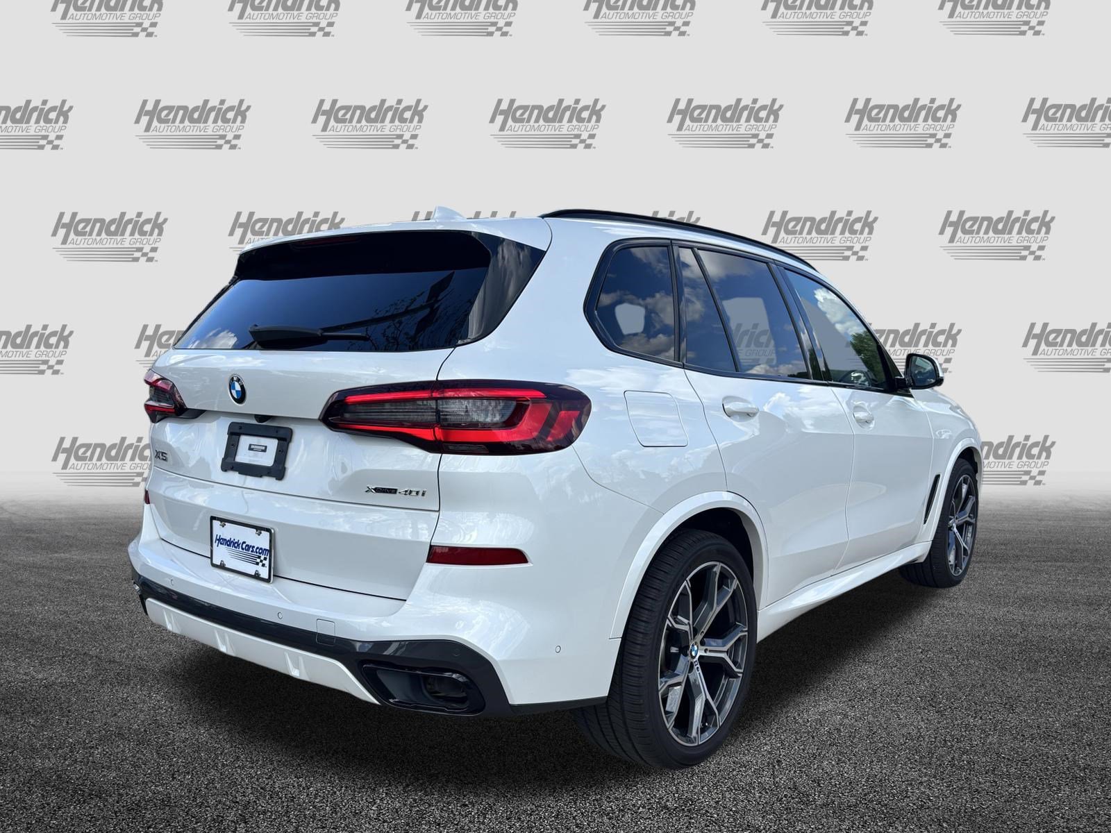 Used 2022 BMW X5 xDrive40i w/ M Sport Package AWD/4WD image 10