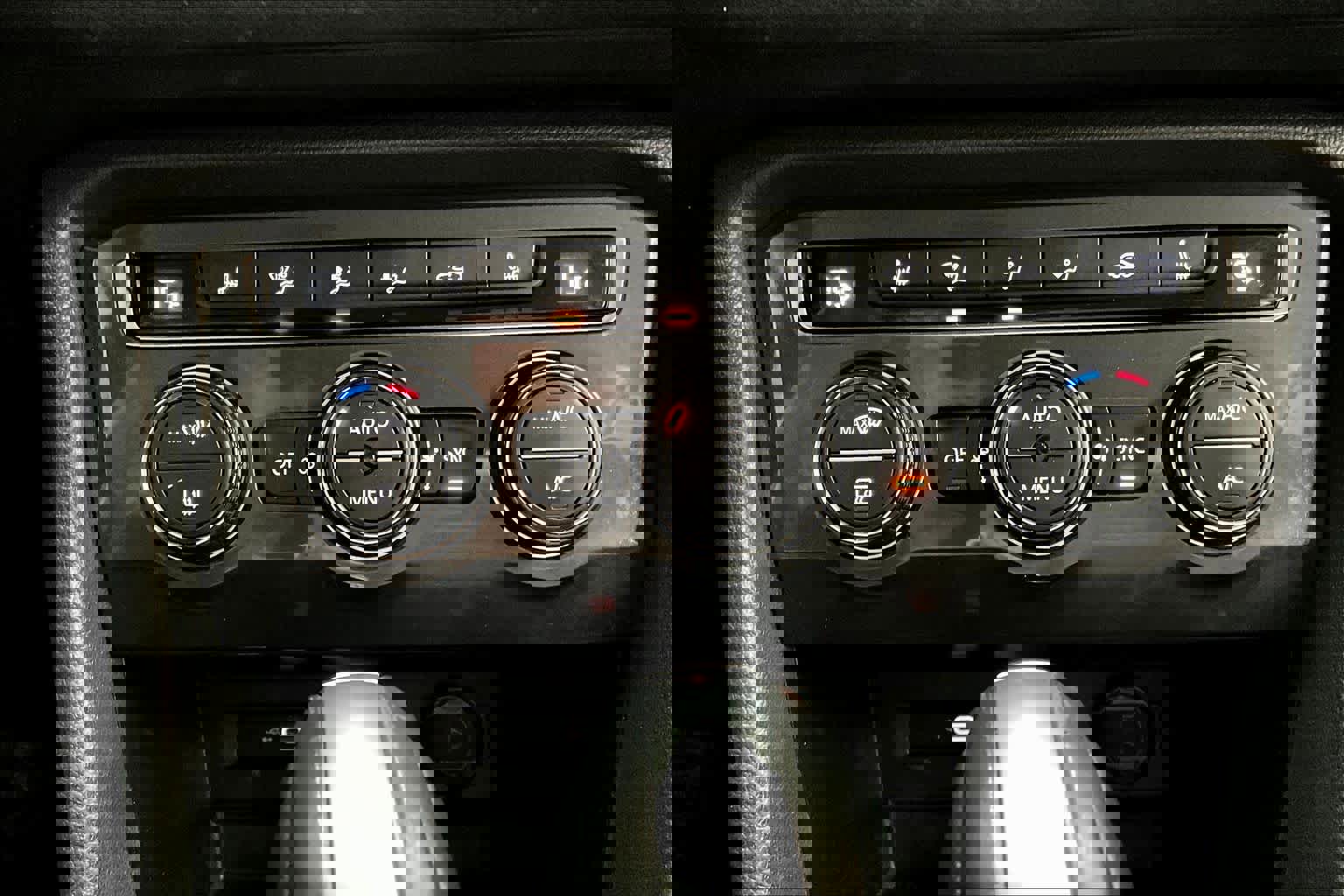 Used 2021 Volkswagen Tiguan SE image 35