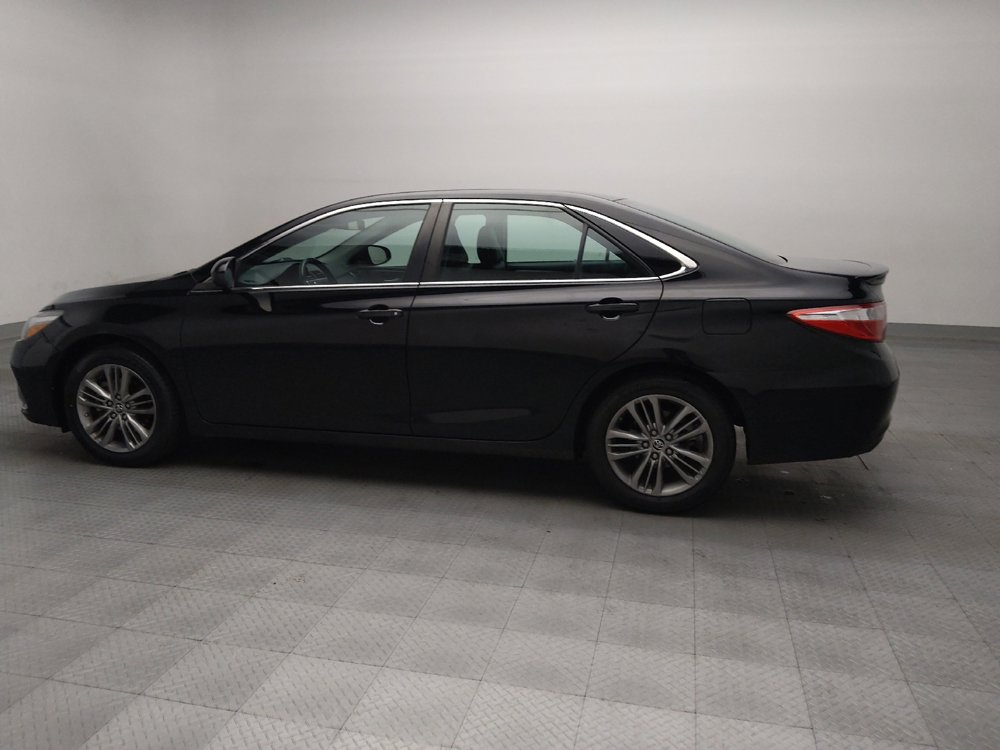 Used 2016 Toyota Camry SE image 3