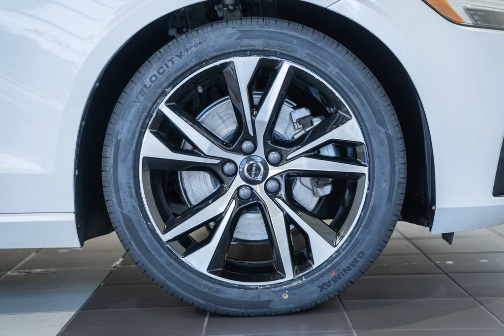 Used 2024 Volvo S60 B5 Core FWD image 13